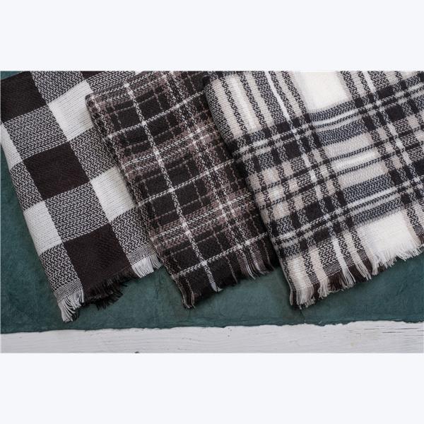 Black and White Plaid Blanket Scarf