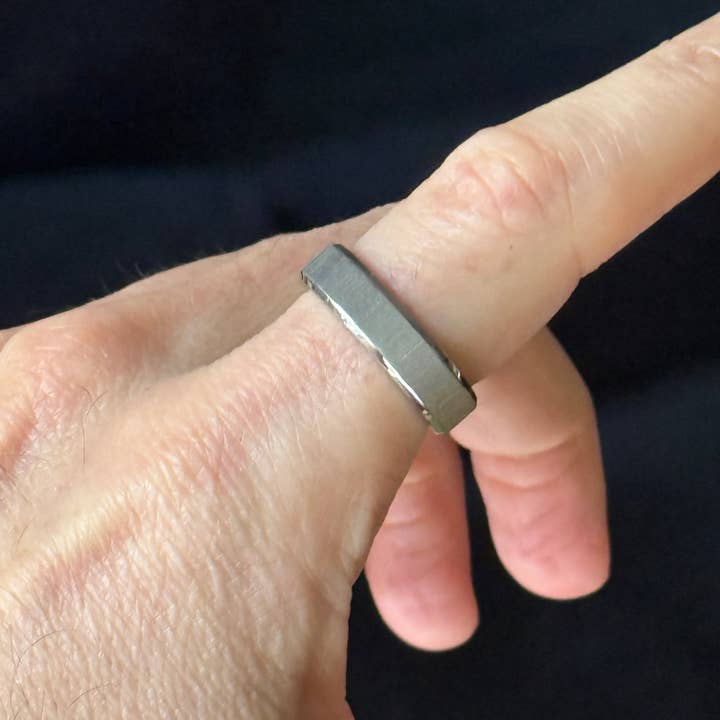 Slim Beveled Titanium 6mm Band