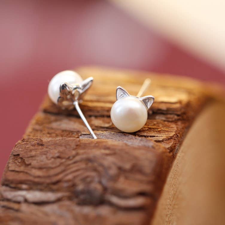 Pearl-like Kitty Cat Stud Earrings