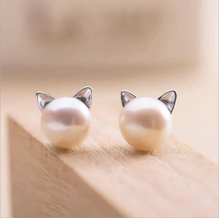 Pearl-like Kitty Cat Stud Earrings