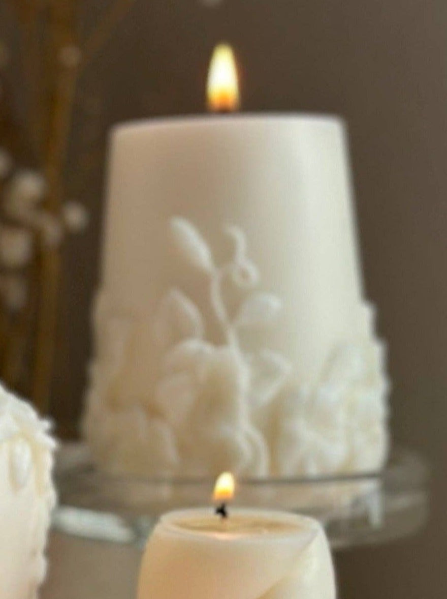 Floral Bottom Vase Candle: Unscented