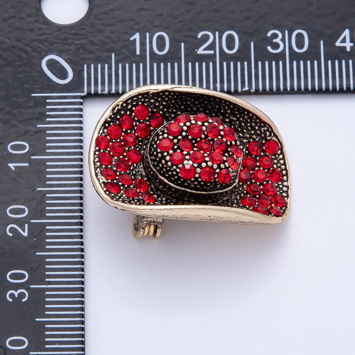 Gold 29.5mm x 21mm Red-Black Cowboy Hat Pin Brooch
