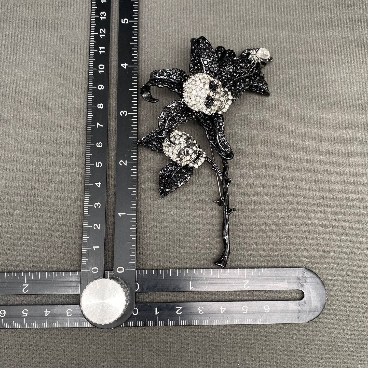 Rhinestone Gothic Style Skull Flower Brooch - GT