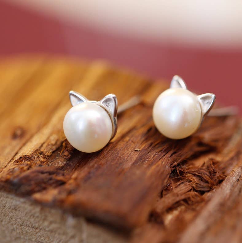 Pearl-like Kitty Cat Stud Earrings
