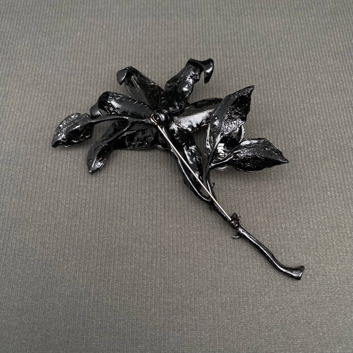 Rhinestone Gothic Style Skull Flower Brooch - GT