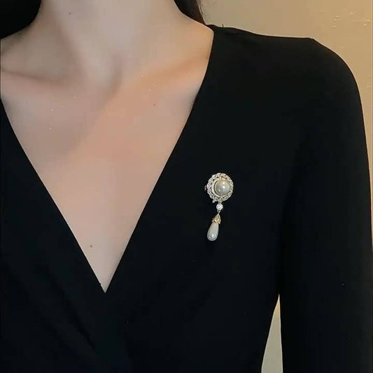 Duchess Crystal Alloy Rhinestone Brooch