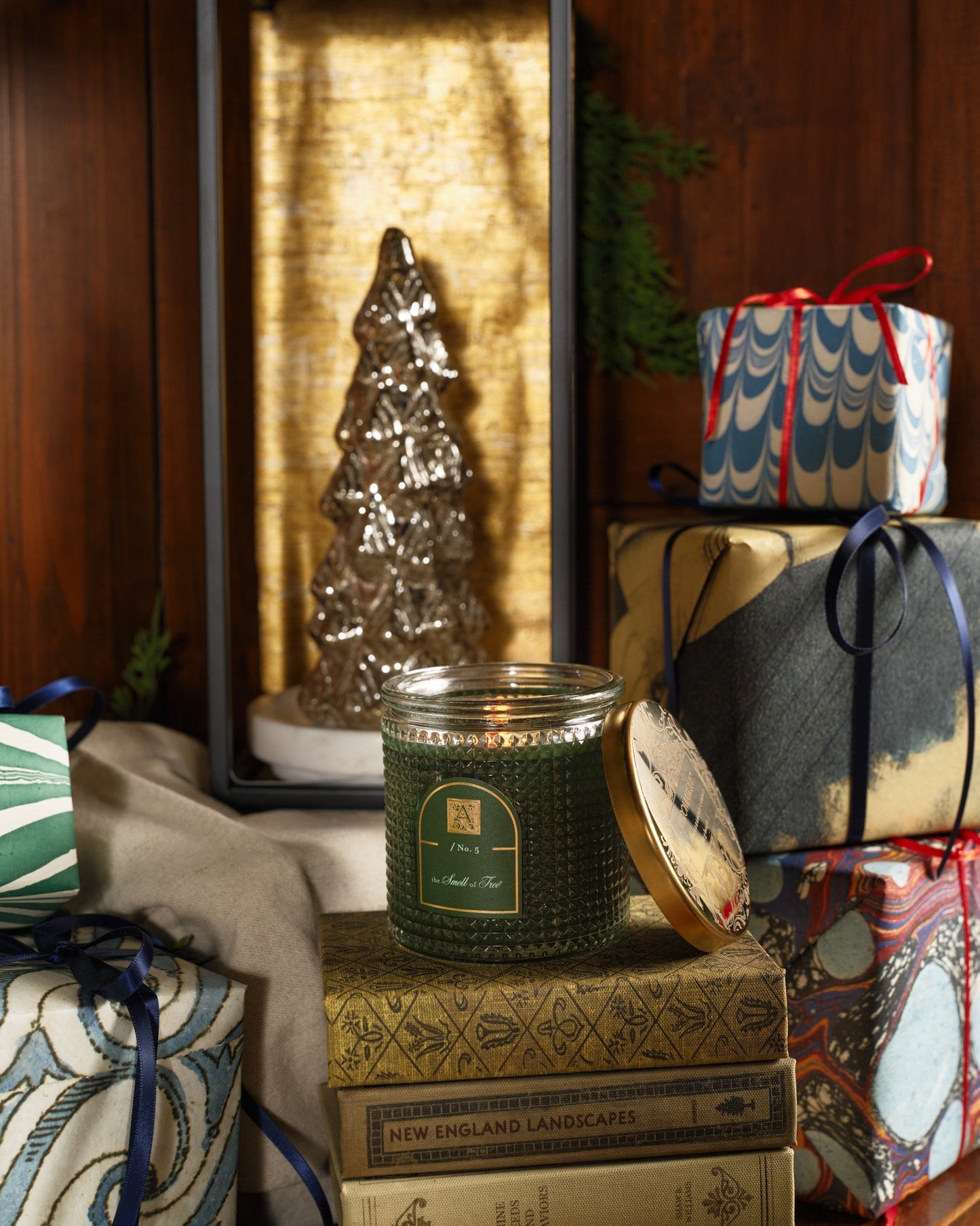 The Smell of Tree - Textured Glass Candle