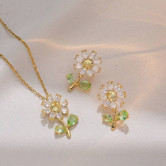 Daisy Flower Leaf Pendant