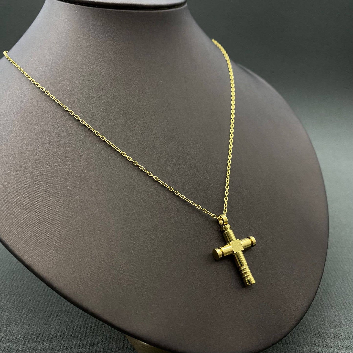 18K Gold Pltd. Cross Pedant