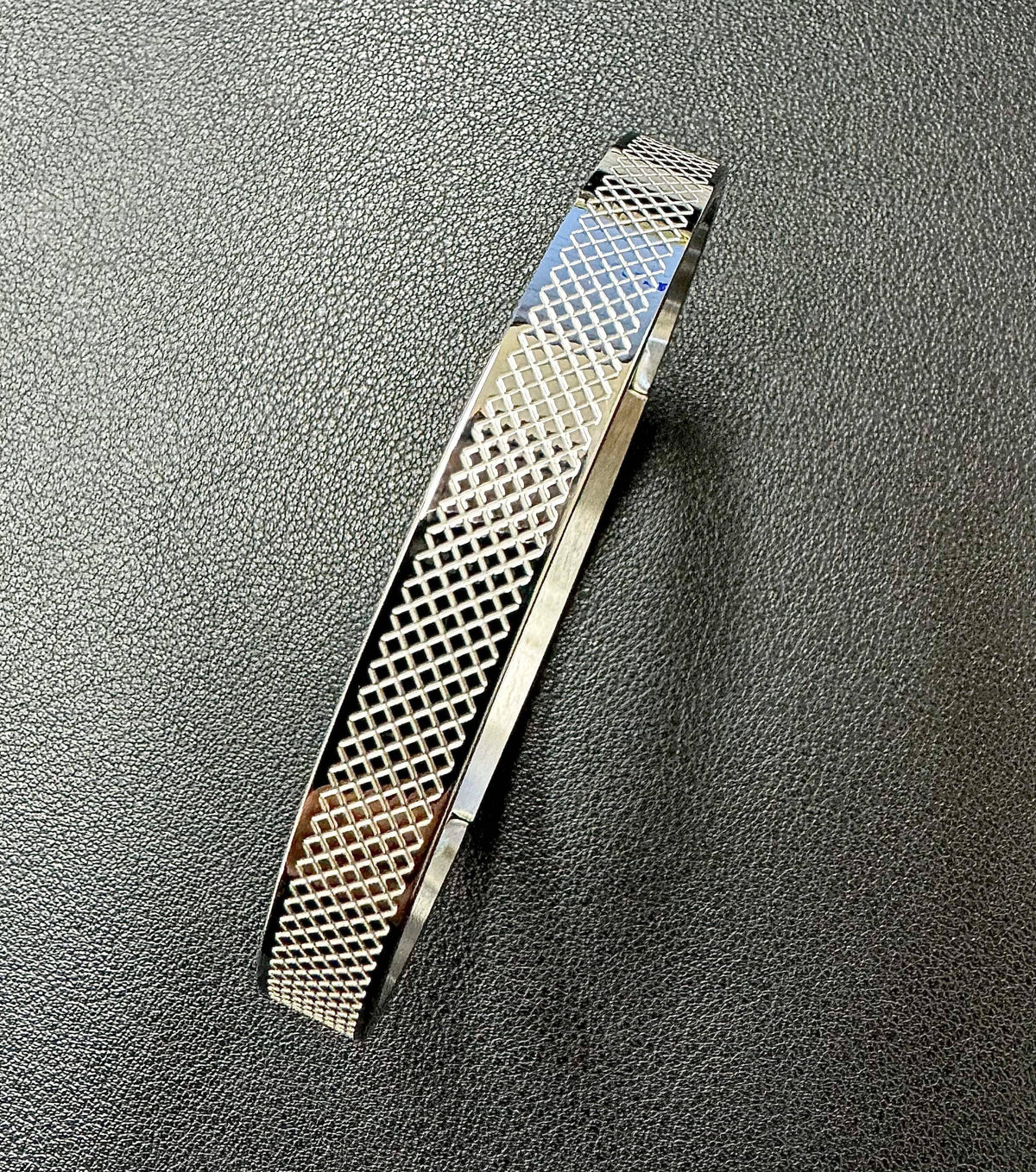 Simplicity Cross Hatch Bangle Bracelet