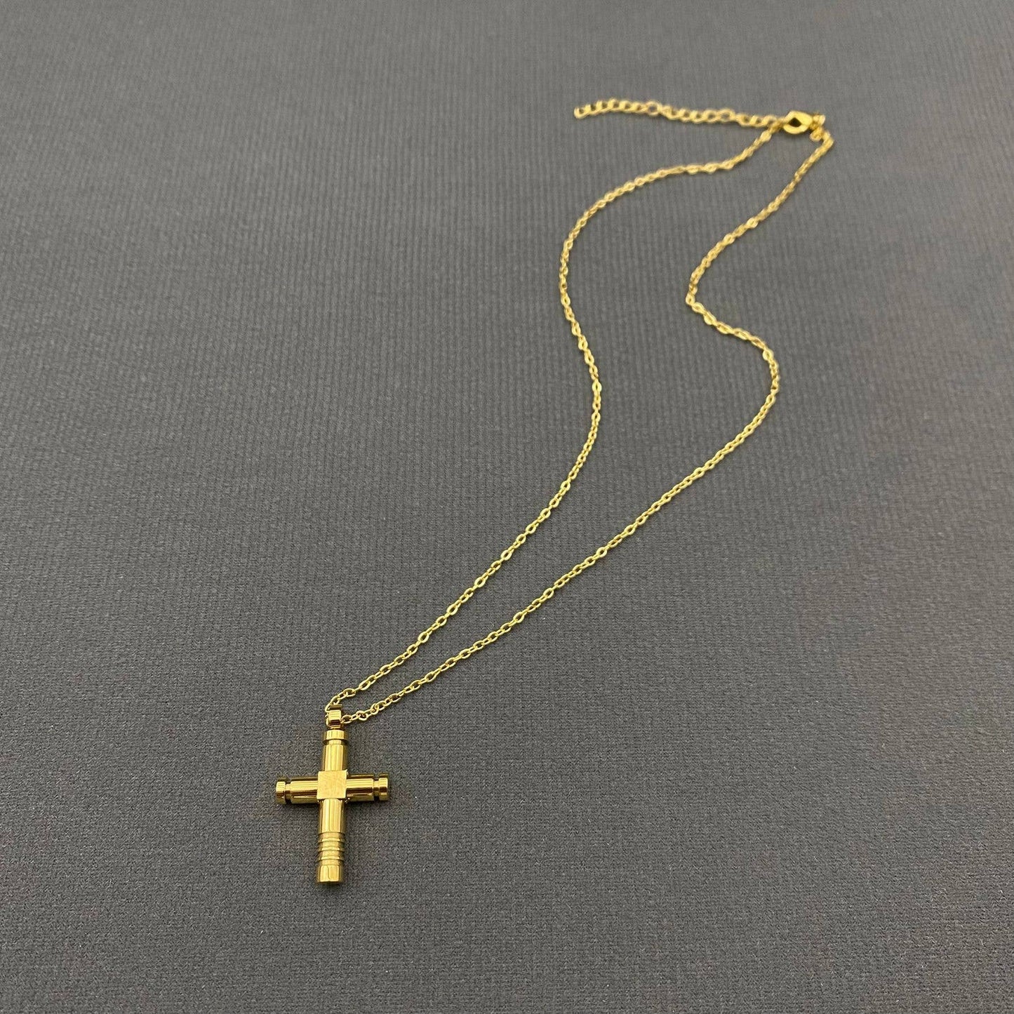 18K Gold Pltd. Cross Pedant