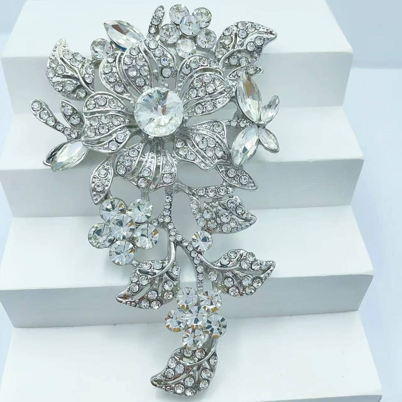 Elegant Rhinestone Flower Brooch Pin