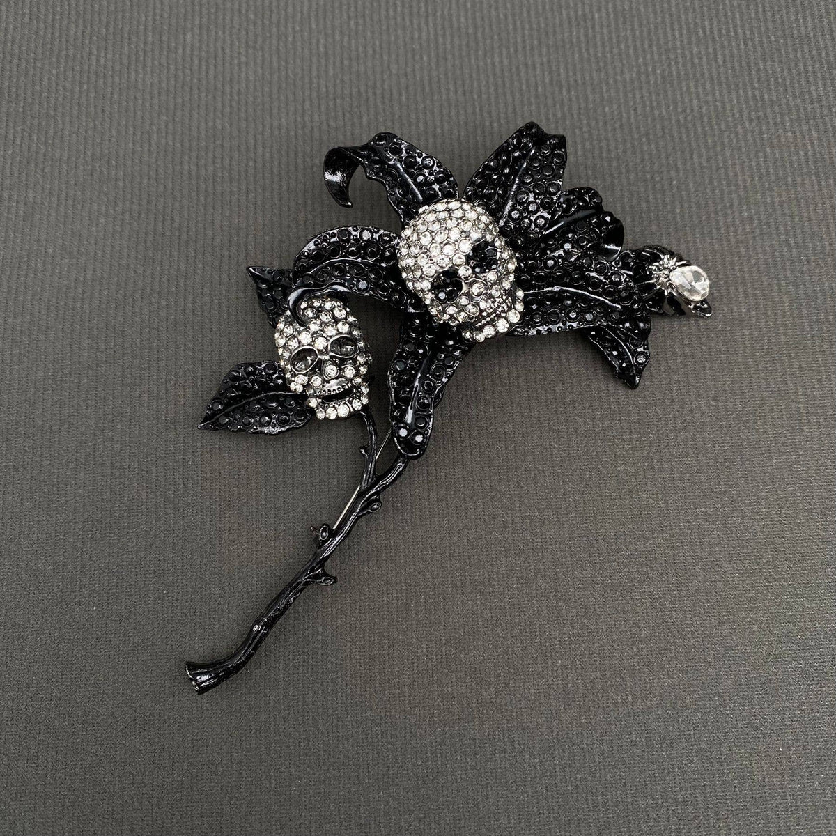 Rhinestone Gothic Style Skull Flower Brooch - GT